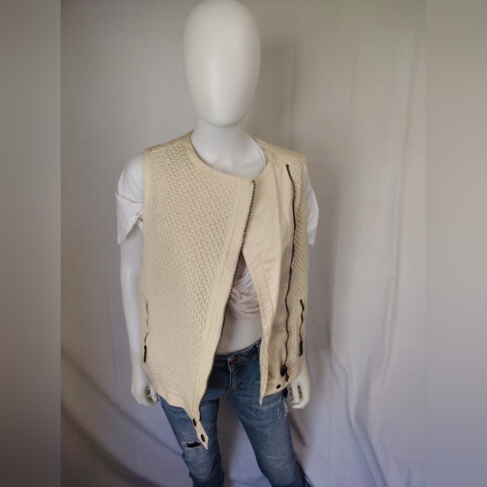 Cream white vest in Small - Picture 2 of 12